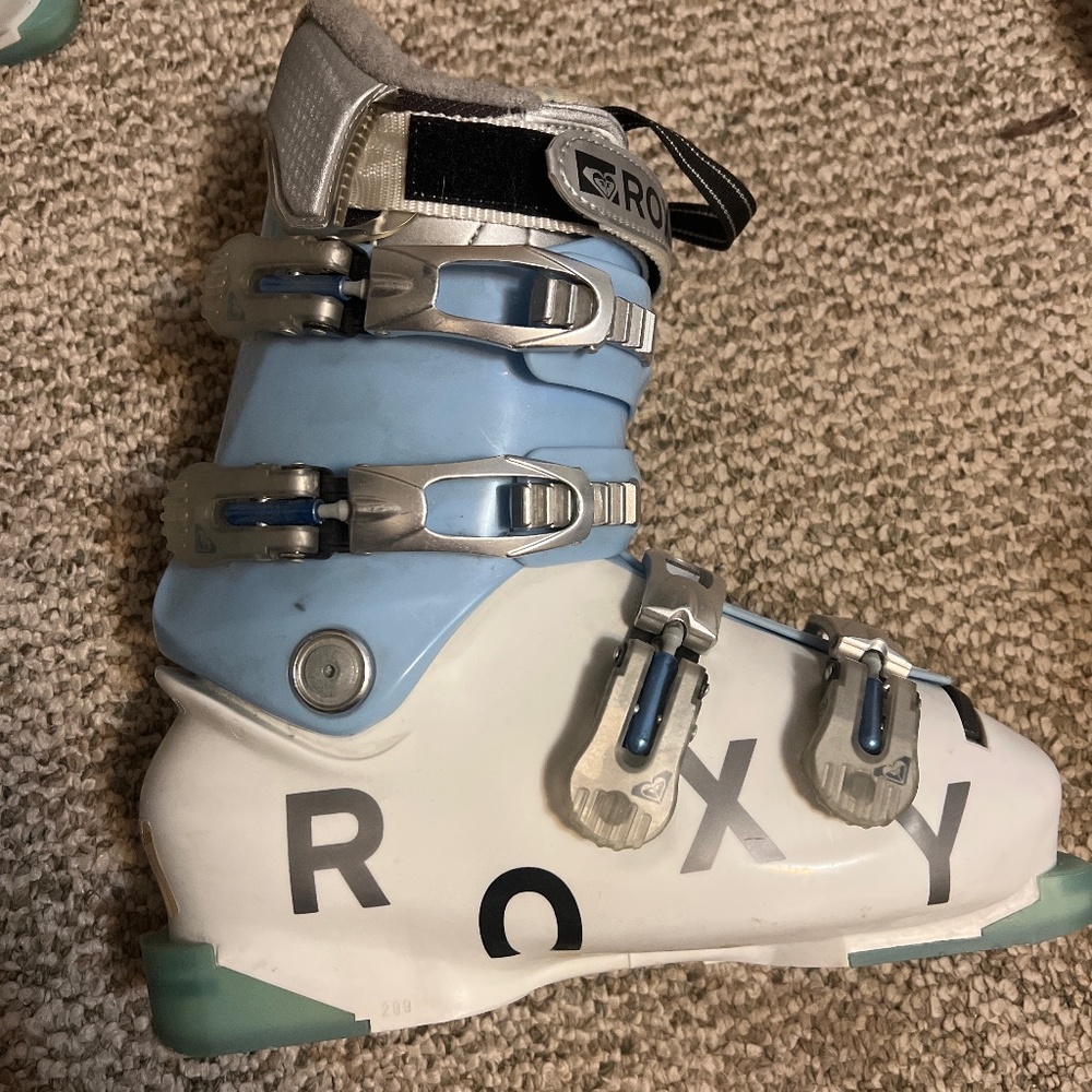 Roxy Ala Ski Boots Size 25.5